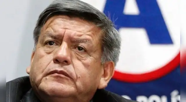 El fundador de la Universidad César Vallejo propone “modificar el licenciamiento, de temporal y renovable a único y definitivo”. El fundador de la Universidad César Vallejo propone “modificar el licenciamiento, de temporal y renovable a único y definitivo”.