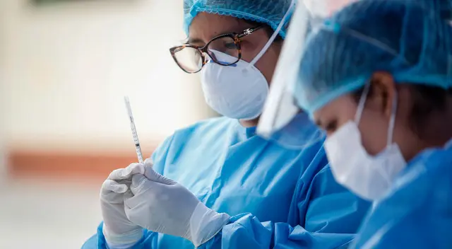 Ningún voluntario que ha pasado por la aplicación de la dosis ha tenido efectos secundarios significativos que sean distintos a las vacunas para otras enfermedades, aseguró el investigador de la UNMSM, Eduardo Ticona.