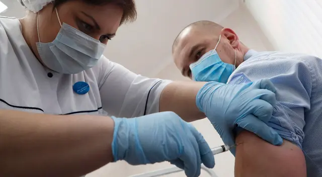 El médico recalcó que las vacunas no garantiza nada ante la pandemia del coronavirus y se debe continuar con el uso de mascarillas, así como el distanciamiento corporal. El médico recalcó que las vacunas no garantiza nada ante la pandemia del coronavirus y se debe continuar con el uso de mascarillas, así como el distanciamiento corporal.