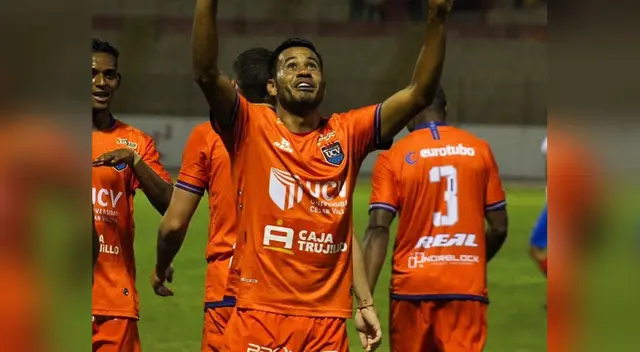 Nacido futbolísticamente en Alianza Lima, Ronald no dejó de dar su opinión sobre el descenso del cuadro 'blanquiazul' y lo mal que la pasó junto a su familia. Nacido futbolísticamente en Alianza Lima, Ronald no dejó de dar su opinión sobre el descenso del cuadro 'blanquiazul' y lo mal que la pasó junto a su familia.