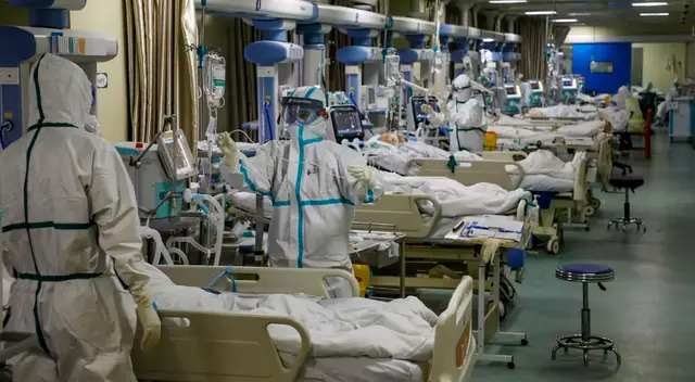 Hospitalizaciones por COVID-19 en EEUU alcanzan récord. Hospitalizaciones por COVID-19 en EEUU alcanzan récord.