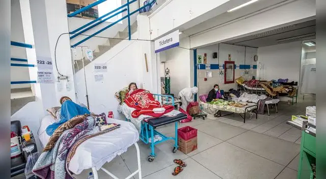 Pacientes del interior del país llegaron a la capital buscando camas UCI.