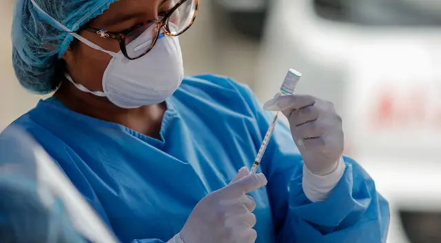 Ricardo Cuenca detalló que el primer lote de vacunas estará destinado solo para el personal médico y que su sector trabajará para que en el segundo se incluya a los maestros.