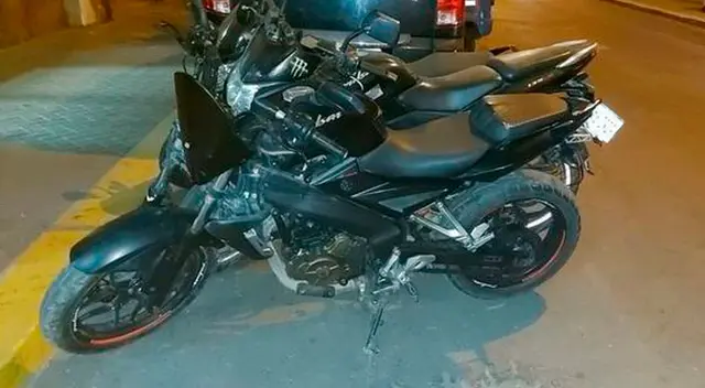 El vehículo menor fue encontrado en un pasaje de la pista auxiliar de la Vía Evitamiento en el sentido norte, a pocos metros del puente conocido como IPD, en el Rímac.