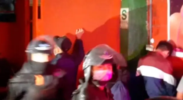 Según señala el municipio, esta es la tercera intervención a una fiesta o local comercial que se realiza en el distrito en pleno toque de queda decretado por el Gobierno. Según señala el municipio, esta es la tercera intervención a una fiesta o local comercial que se realiza en el distrito en pleno toque de queda decretado por el Gobierno.