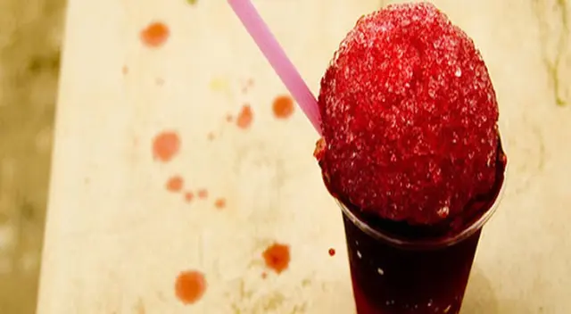 Las raspadillas con jarabes de frutas naturales.