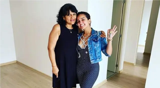 Daniela Darcourt disfruta de tiempo junto a su mamá.