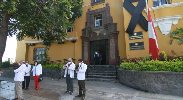 Federacion Médica del Perú iría a huelga indefinida. Federacion Médica del Perú iría a huelga indefinida.