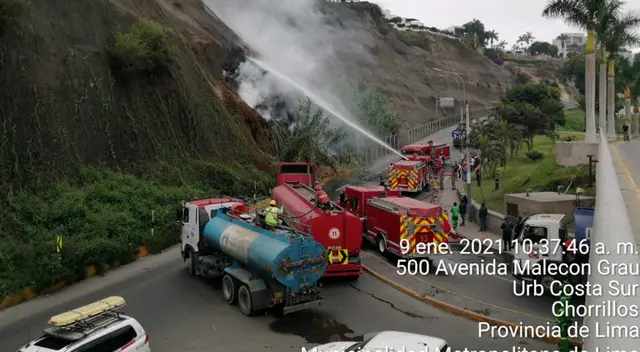 Bomberos atienden emergencia en la Costa Verde. Bomberos atienden emergencia en la Costa Verde.