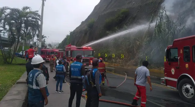 Bomberos atienden emergencia en la Costa Verde. Bomberos atienden emergencia en la Costa Verde.