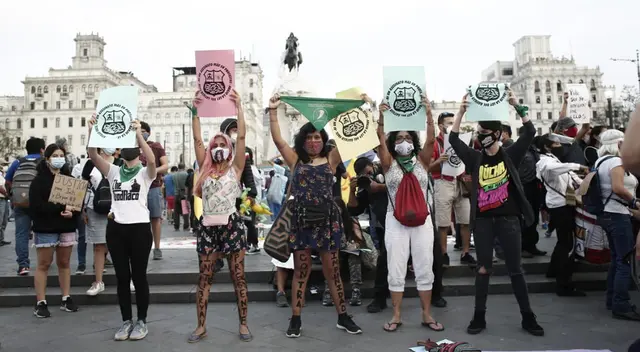 Marcha fue convocada por la Asociación de Víctimas y Familiares del #14N. Plaza San Martín nuevamente albergó a manifestantes.