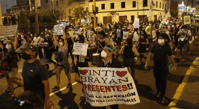 Marcha fue convocada por la Asociación de Víctimas y Familiares del #14N. Plaza San Martín nuevamente albergó a manifestantes.