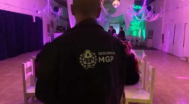 Una policía indicó que se topó con una de las participantes, quien le dijo: “Mira los ojos que tienes, me encantas”. Una policía indicó que se topó con una de las participantes, quien le dijo: “Mira los ojos que tienes, me encantas”.