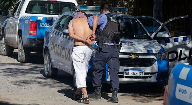 Grupo de vecinos captura a presunto ladrón y lo agreden físicamente Grupo de vecinos captura a presunto ladrón y lo agreden físicamente