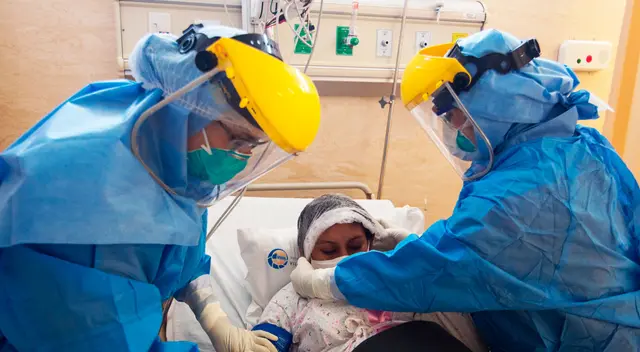 El promedio de edad de los pacientes por coronavirus ha disminuido a jóvenes y adultos entre 44 y 55 años.