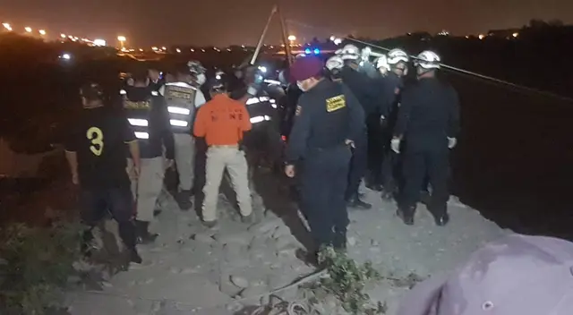 PNP y Serenazgo llegaron hasta el kilómetro 8.5 de la Av. Ramiro Prialé para atender la emergencia. PNP y Serenazgo llegaron hasta el kilómetro 8.5 de la Av. Ramiro Prialé para atender la emergencia.
