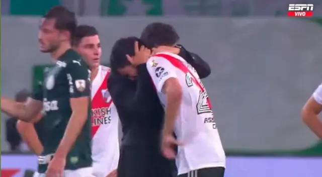 Marcelo Gallardo consoló a Ignacio Fernández. Marcelo Gallardo consoló a Ignacio Fernández.