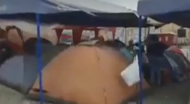 Familiares COVID-19 acampan fuera del hospital Santa Rosa. Familiares COVID-19 acampan fuera del hospital Santa Rosa.