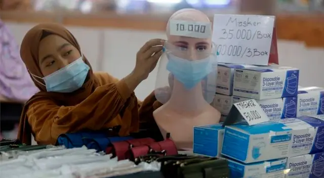 El profesor Amin Soebandrio, asesor del gobierno de Indonesia, lanzó su estrategia de vacunación COVID-19 “la juventud primero”.