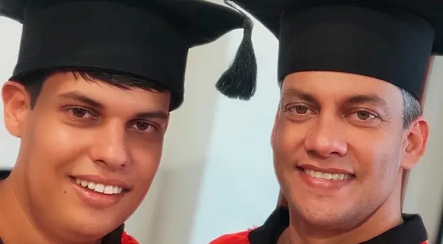 Lucas Weberling y su padre Luis Felipe Soares en hermoso retrato de graduación.