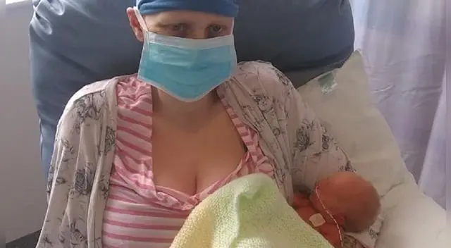 Sarah Milner, una mujer británica, demostró lo que es el verdadero amor de madre.