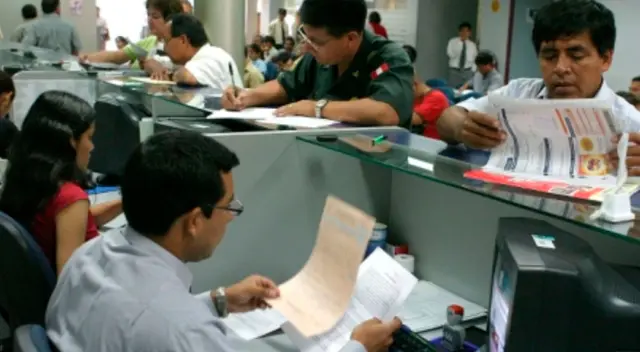 El gobierno aprobó que se otorgue el Bono Escolaridad para trabajadores de entidades públicas. Descubre aquí cómo cobrarlo. El gobierno aprobó que se otorgue el Bono Escolaridad para trabajadores de entidades públicas. Descubre aquí cómo cobrarlo.