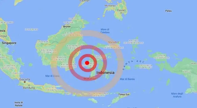 Autoridades de Indonesia también confirmaron el derrumbe de un hotel | Foto: difusión