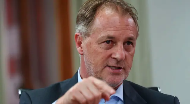 Muñoz recalcó que si bien el Gobierno no ha restringido el libre tránsito de las personas, esta no comprende que se inicen concentraciones ni siquiera en plazas para evitar un riesgo de contagio del virus. Muñoz recalcó que si bien el Gobierno no ha restringido el libre tránsito de las personas, esta no comprende que se inicen concentraciones ni siquiera en plazas para evitar un riesgo de contagio del virus.