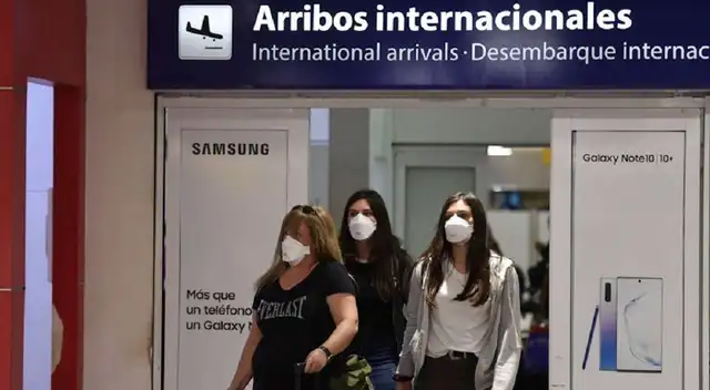 Ciudadano viajó por Alemania y Austria. Ciudadano viajó por Alemania y Austria.