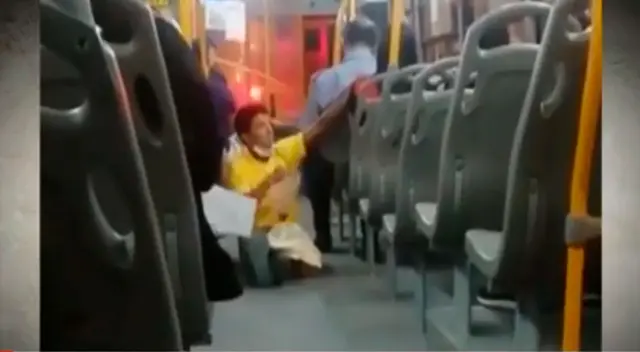 Falso mendigo ha sido denunciado por pasajeros.