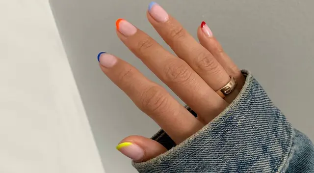 Olvídate de la manicure francesa tradicional y únete a esta tendencia. Olvídate de la manicure francesa tradicional y únete a esta tendencia.