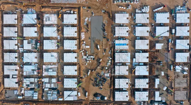 Vista aérea de construcción de una instalación médica para los pacientes del covid-19 en la ciudad de Shijiazhuang.