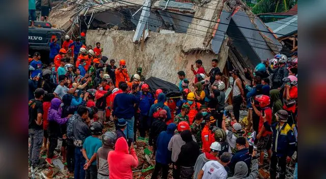 Aumentó a 56 la cifra de muertos y redoblan esfuerzos para hallar sobrevivientes del terremoto.