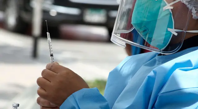 La decana del Colegio de Enfermeros cuestionó que el presidente Francisco Sagasti no los convoque para el proceso de vacunación y esperan ser convocados inmediatamente. La decana del Colegio de Enfermeros cuestionó que el presidente Francisco Sagasti no los convoque para el proceso de vacunación y esperan ser convocados inmediatamente.