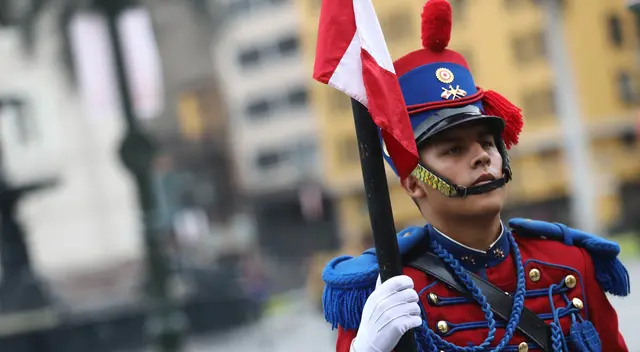 Los Húsares de Junín dispararon las salvas de cañonazos