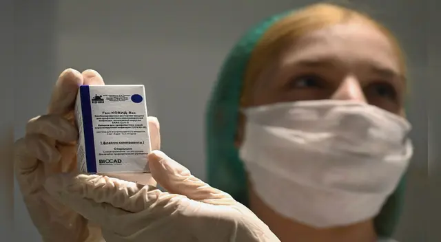 Rusia planea contar con tres vacunas contra el coronavirus (Sputnik V, EpiVacCorona y Covivac) en abril. Rusia planea contar con tres vacunas contra el coronavirus (Sputnik V, EpiVacCorona y Covivac) en abril.