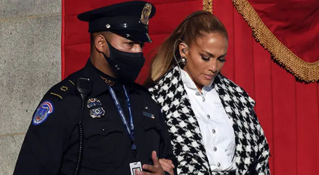 Jennifer López posó junto a la Guardia nacional antes de iniciar sus ensayos para la inauguración de Joe Biden como presidente esta tarde.