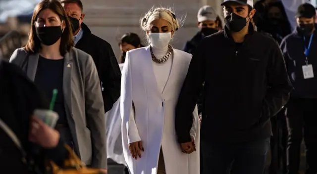 Lady Gaga cantando Lady Gaga cantando