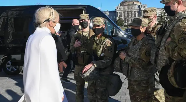 Lady Gaga cantando Lady Gaga cantando