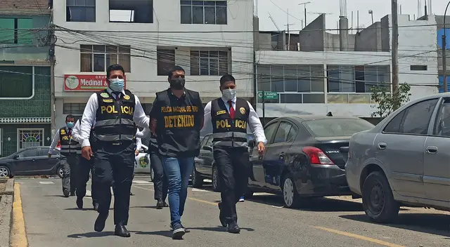 Extranjeros son detenidos en Ate.