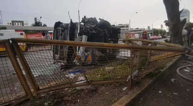 PNP y bomberos ya se encuentran la cuadra 26 de la Av. Brasil atendieron la emergencia.