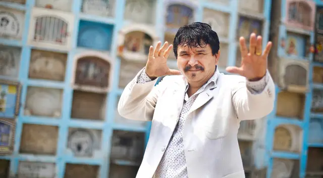 El futurólogo  Yanely no cree que un político arregle las cosas en el Perú.