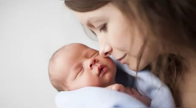 Los especialistas recomiendan a las madres brindar de 4 a 12 abrazos diario. Los especialistas recomiendan a las madres brindar de 4 a 12 abrazos diario.