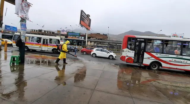 Realizan desinfección en calles de Indepedencia.