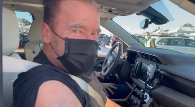 El actor Arnold Schwarzenegger mostró a sus seguidores el proceso al que se sometió.