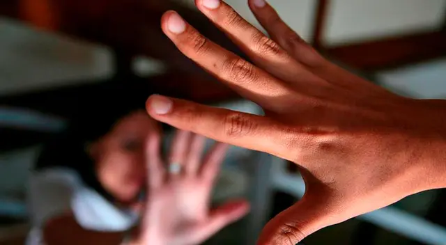 Actualmente el docente se encuentra prófugo de la justicia y tiene orden de captura. Actualmente el docente se encuentra prófugo de la justicia y tiene orden de captura.