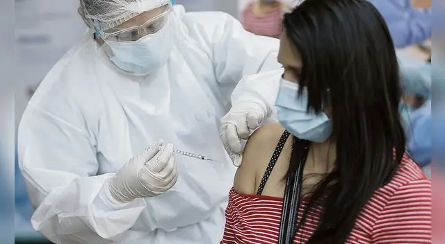 Mientras que un 15 % se ha pronunciado negativamente sobre la vacuna contra el coronavirus. Mientras que un 15 % se ha pronunciado negativamente sobre la vacuna contra el coronavirus.