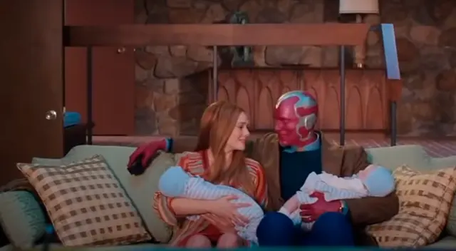 En el tercer capítulo de la serie de Marvel, wanda luce embarazada y tiene mellizos.