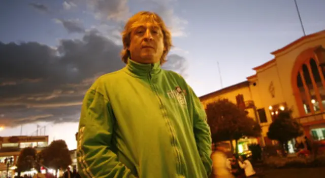 El cantautor Pelo D’Ambrosio se dirigió a la ministra de salud, Pilar Mazzetti, para pedirle acciones a favor de la región que lo vio nacer.