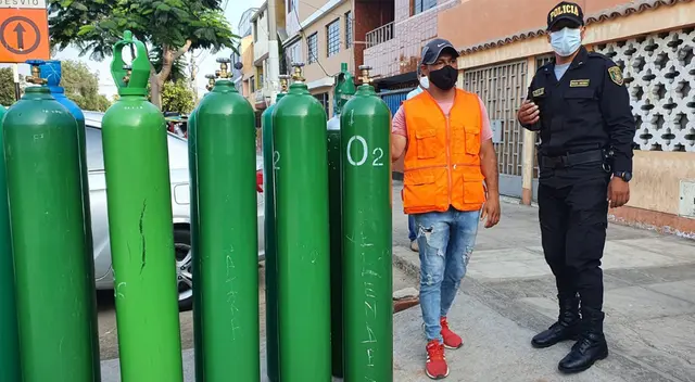 Recarga de oxígeno en el Callao. Recarga de oxígeno en el Callao.